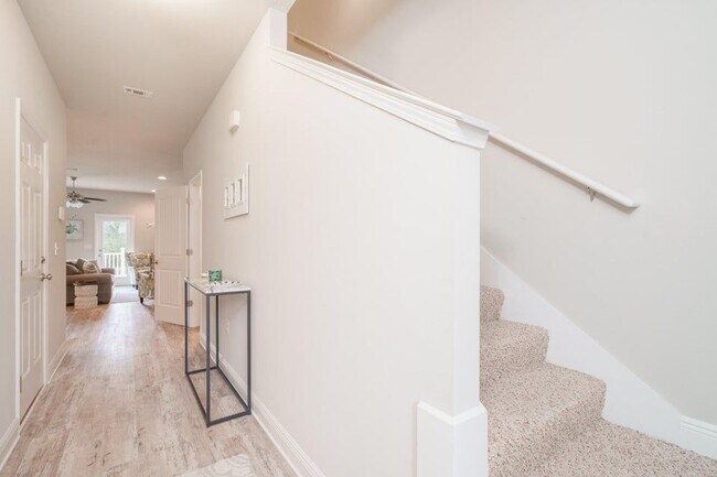 Photo - 90 Crossing Ln