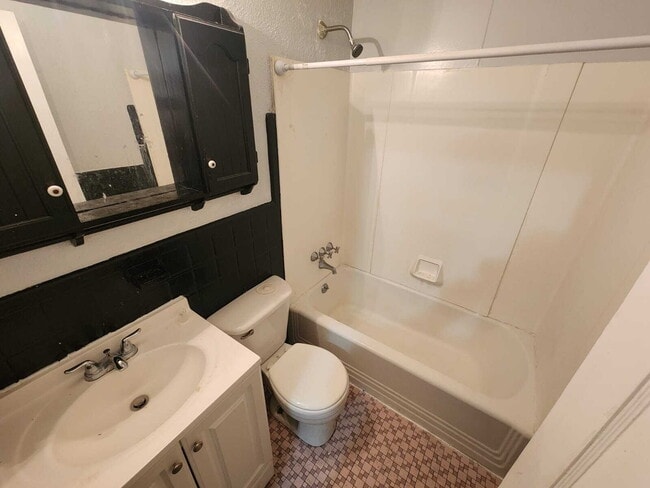 Photo - "Charming 2-Bedroom Home in Flordell Hills – Cozy Living with 996 Sq Ft of Comfort!"