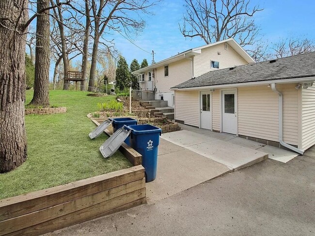 Photo - 2657 Magnolia Ln N