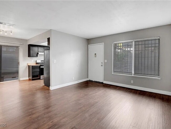 Photo - NO MIN CREDIT SCORE REQUIRED, BK OKAY, PAS... Unidad #15