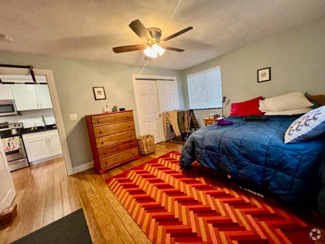 Building Photo - 6 Blair Pl Unit 8B Rental