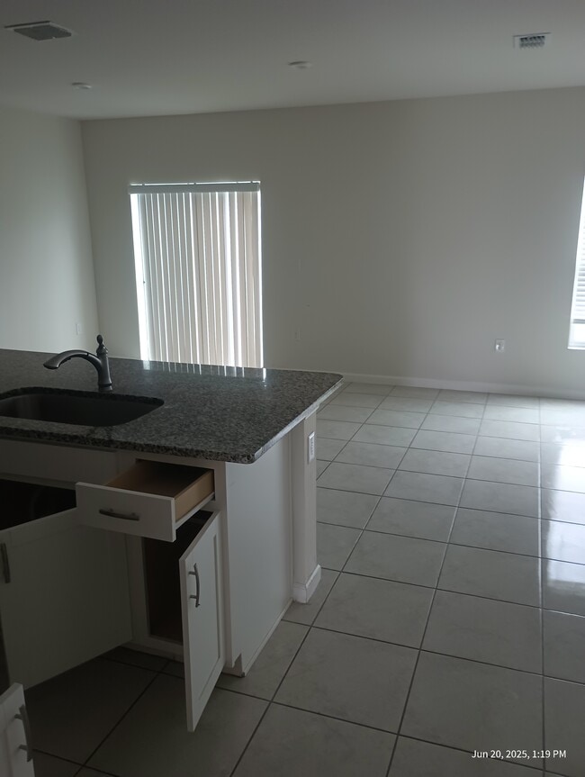 Photo - 1060 Kobuk St
