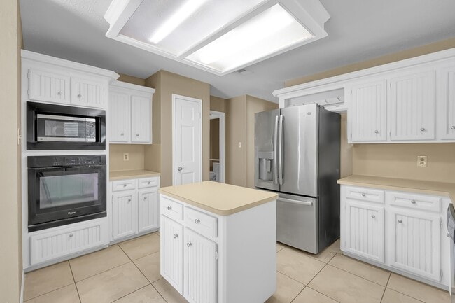 Building Photo - 3519 El James Dr