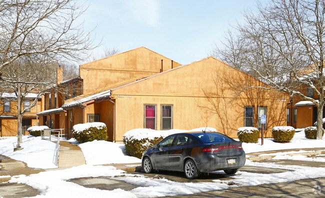 Photo - Hulton Arbors