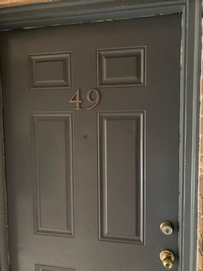 Building Photo - Recently renovated apartment in Chipley