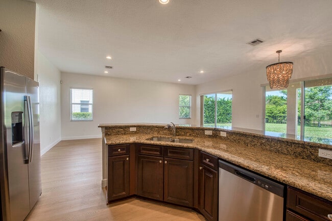 Photo - 172 Manor Cir