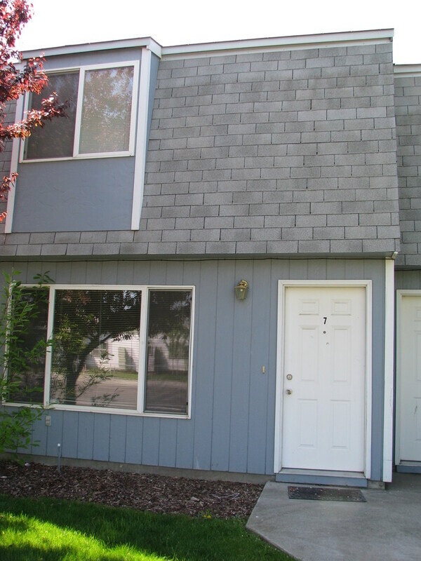 Building Photo - 400 S Morain St Unit #7