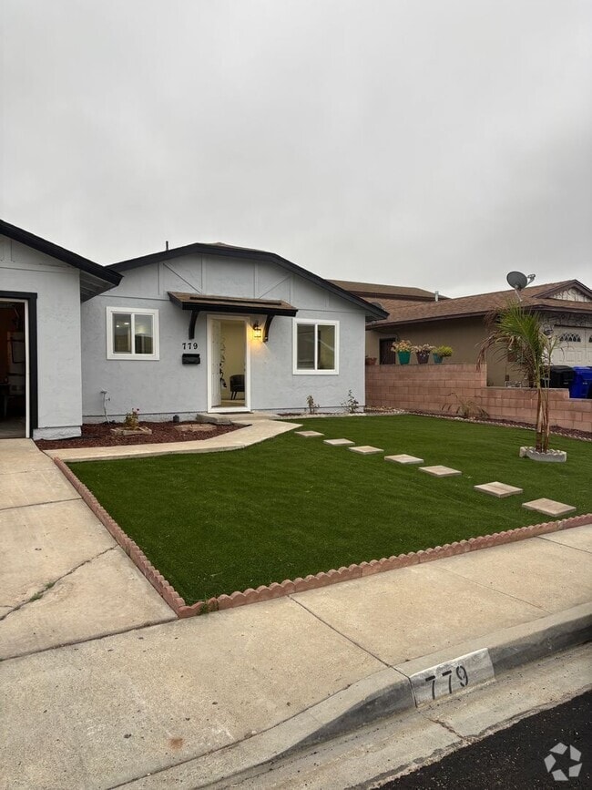 Building Photo - Remodeled 3 bedroom with PAID solar Rental