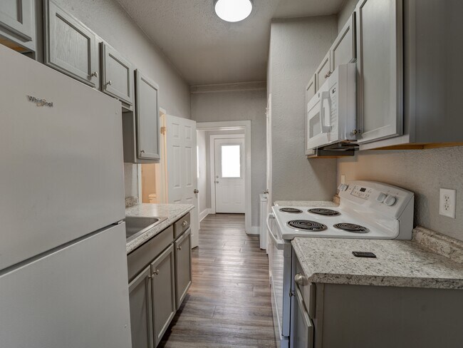 Photo - 1106 S Gentry Blvd