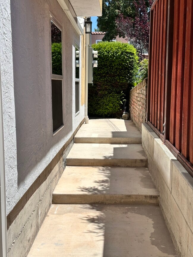 Photo - 1039 Mound St