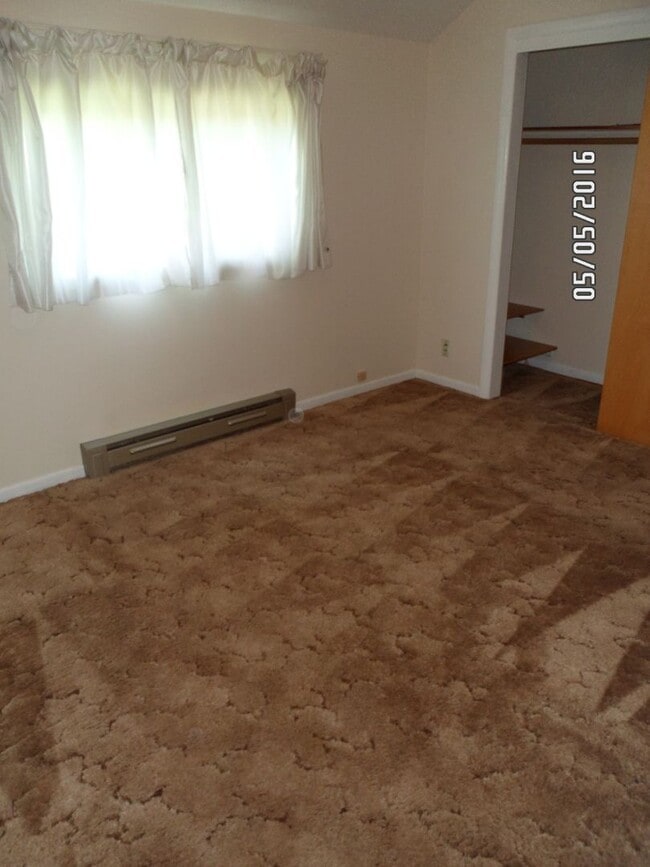 Photo - 140 SW Daniels St