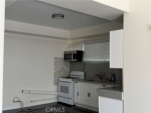 Photo - 7735 Graves Ave