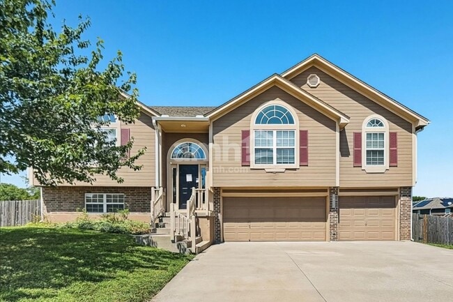 Building Photo - 2188 Sierra Dr