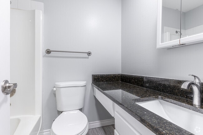 2BR TH, 1.5BA - 905SF - Bathroom 1 - Capitol Gardens
