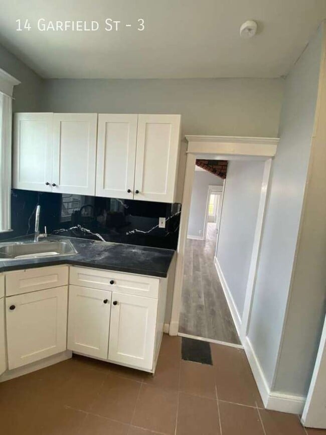 Building Photo - 14 Garfield St Unit 3