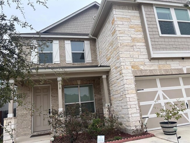 Photo - 504 Ayinger Ln