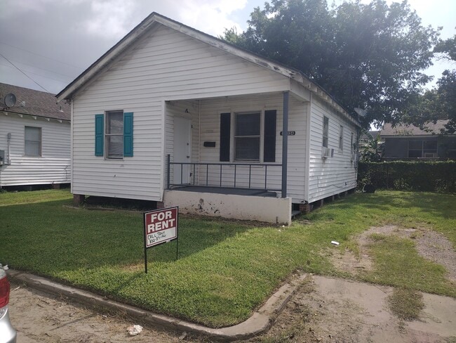 Building Photo - 2404 44th St