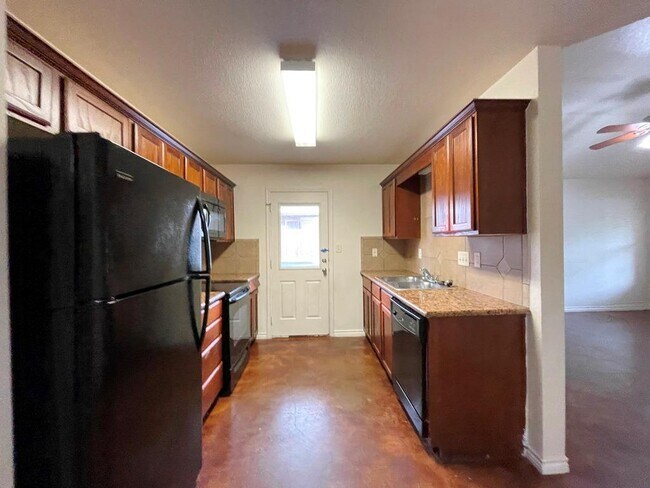 207 Andy Ln