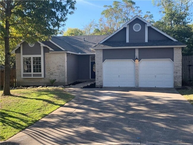 Building Photo - 2203 Tanglevine Dr