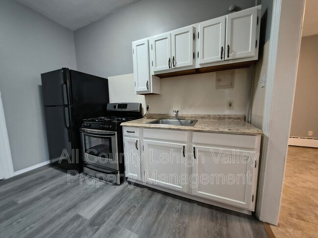 Building Photo - 417 N Ninth St