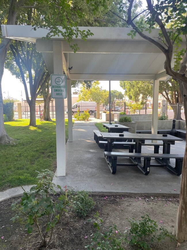 Smoking Area - Fresno Silvercrest
