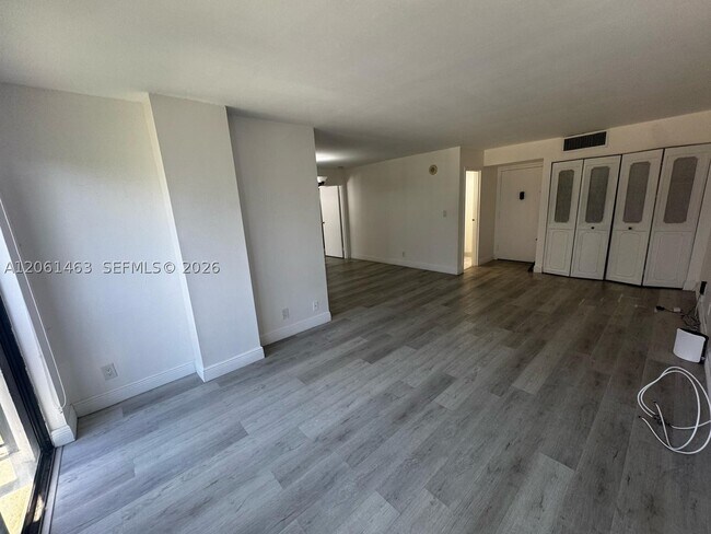 Photo - 17011 N Bay Rd Unit 412