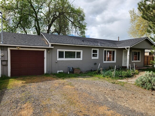 Photo - 2411 Crater Lake Ave