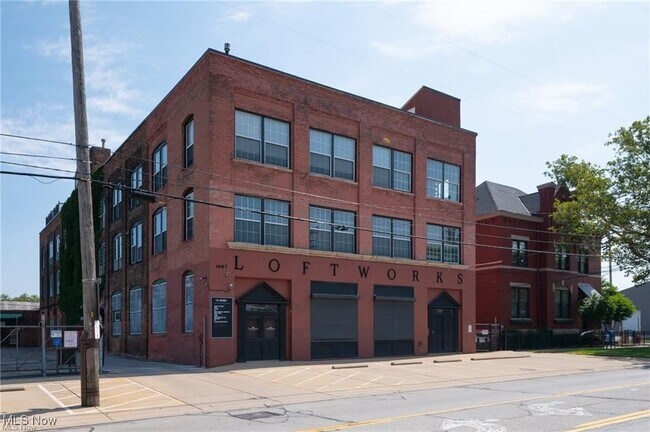 Photo - 1667 E 40th St Unit 3-G