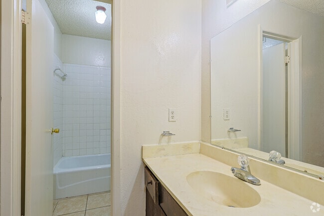 2BR, 2BA - 1,200SF - Primary Bathroom