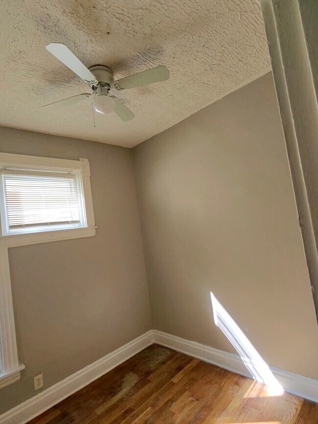 Photo - 629 E 92nd Pl