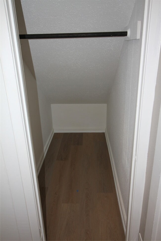 Photo - 5400 Sheldon St