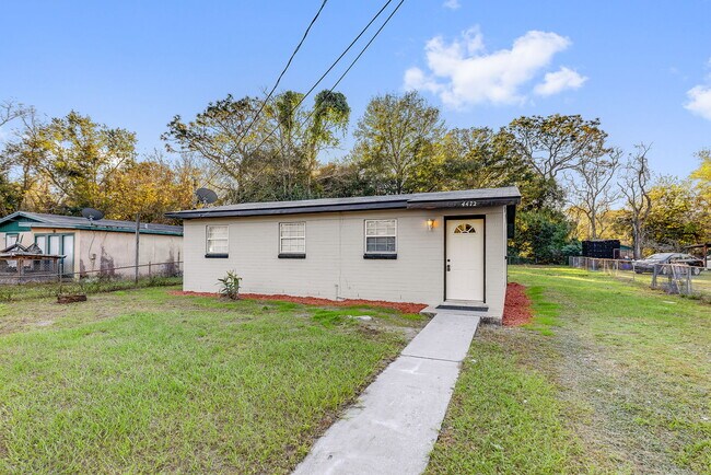 Photo - 4472 Melvin Cir E
