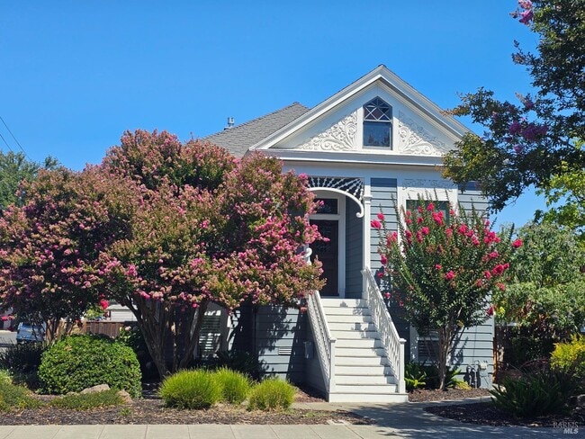Photo - 1542 Main St