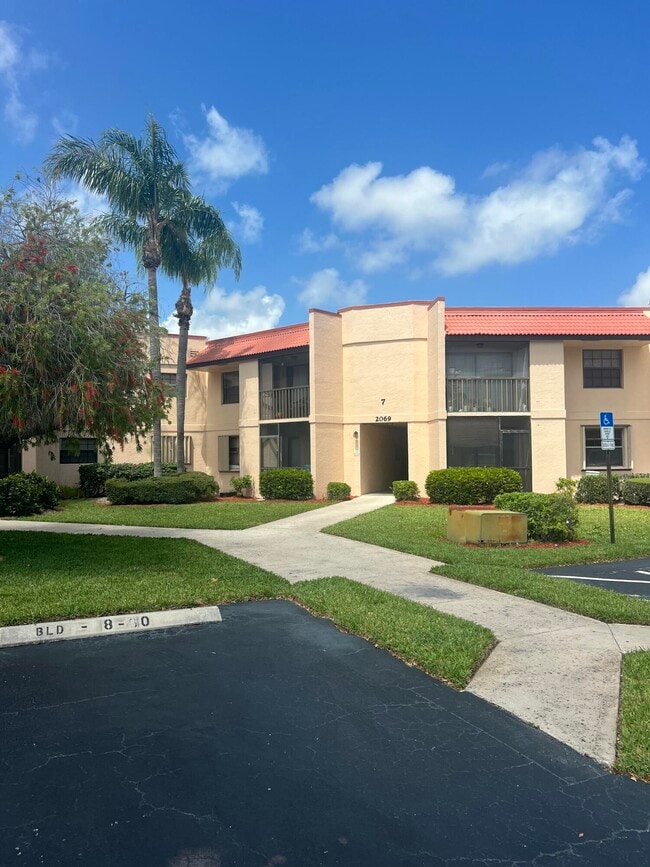 Photo - 2069 NE Collins Cir Condo Unit 7-10