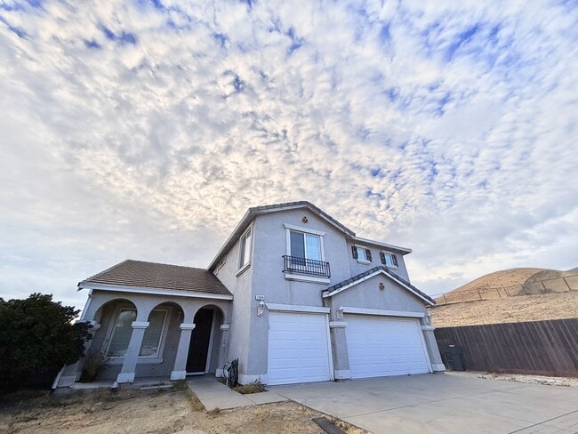 Building Photo - 1305 Brooktrail Dr