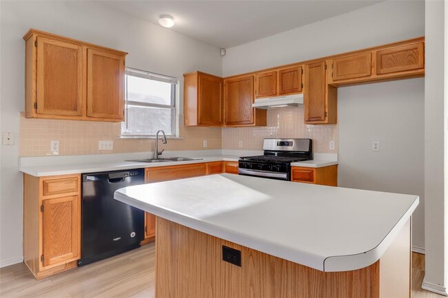 Photo - 15437 Ozone Pl