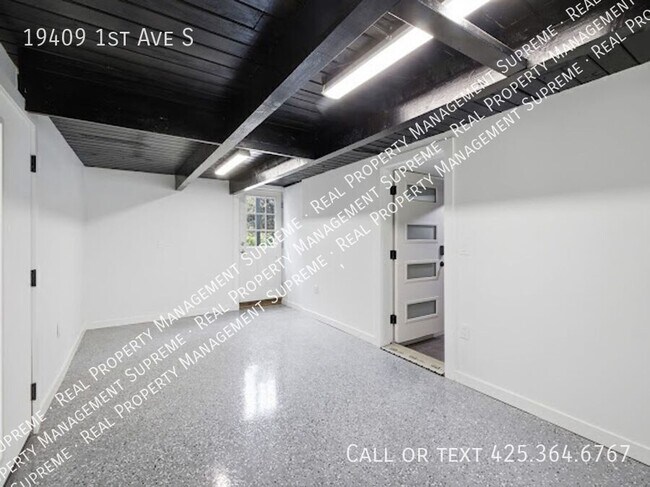Building Photo - 19409 1st Ave S