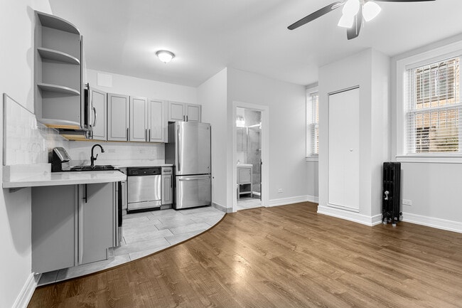 Photo - 1521 W Sherwin Ave Unit 105