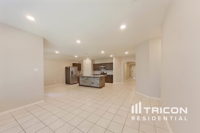 Photo - 881 Darst Dr