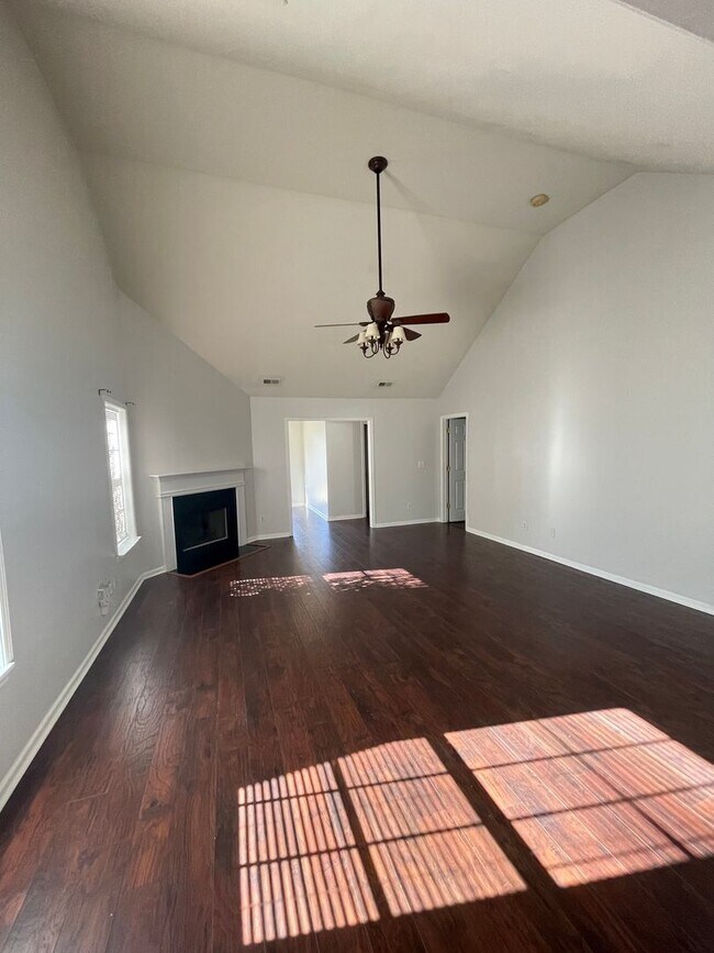 Photo - Your Haven Awaits in Havenbrook – Modern 4...