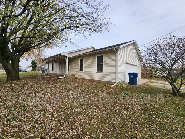 Building Photo - 3026 S 8th St Rental
