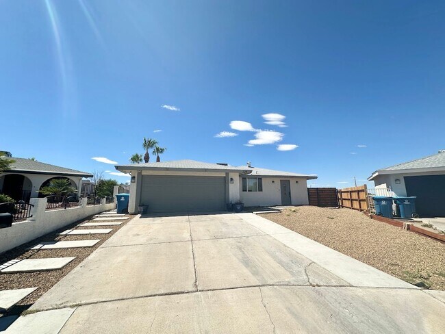 Building Photo - Beautiful renovated single story Henderson... Rental