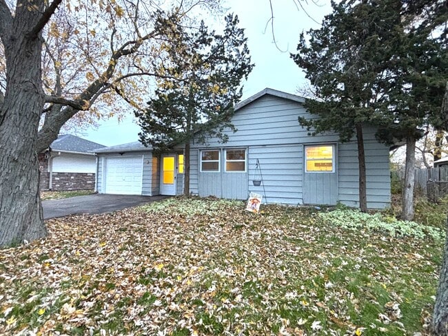 Building Photo - 140 Hickory Dr