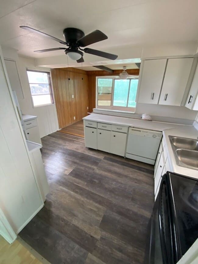 Building Photo - 2 Bed 1 Bath Mobile Home