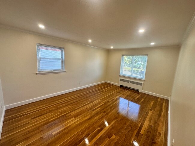 Building Photo - 14 Bishop Rd Unit 2 Rental
