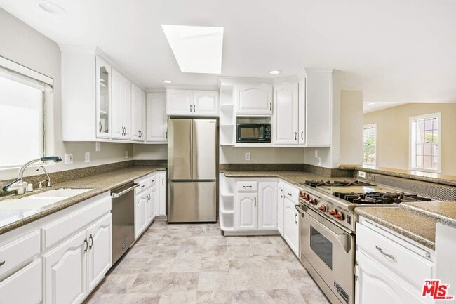 Photo - 4058 Wade St