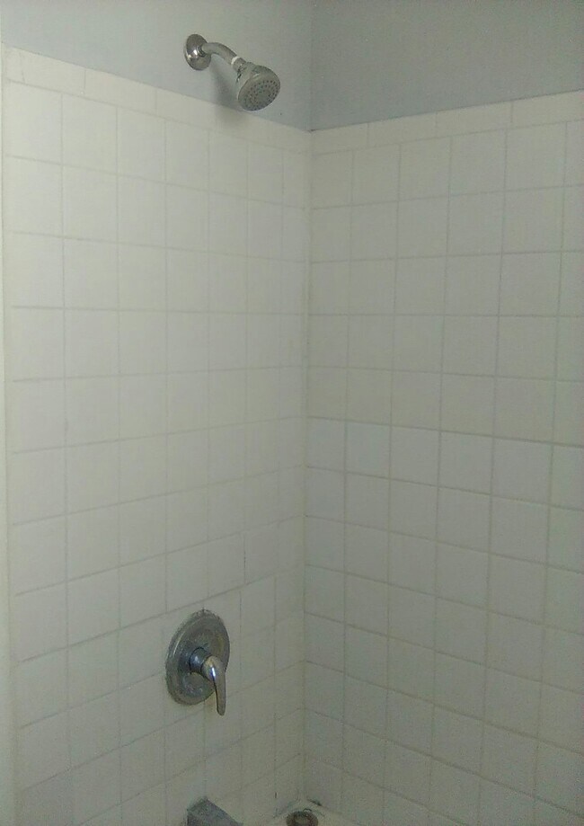 Photo - 594 Roosevelt Ave Unidad 2b