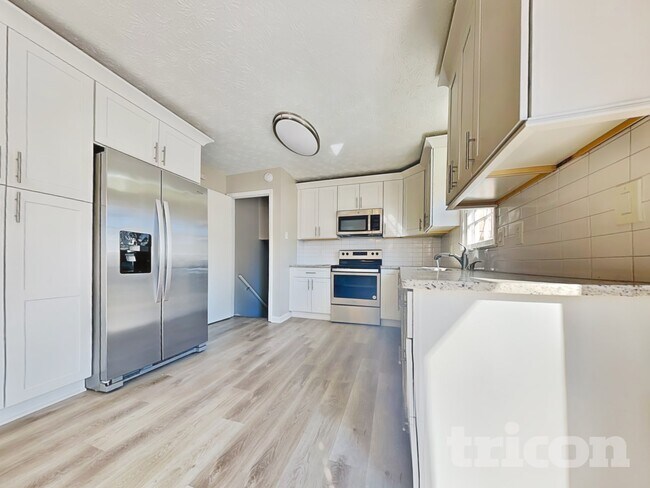 Photo - 2651 Pine Log Way