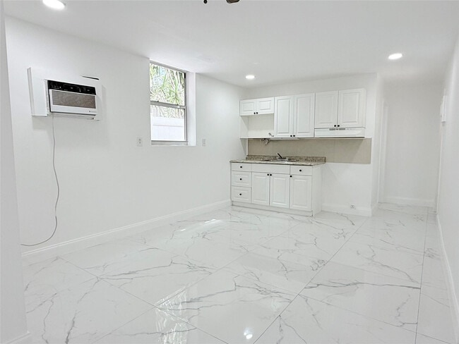 Photo - 1850 Rodman St Unit 4