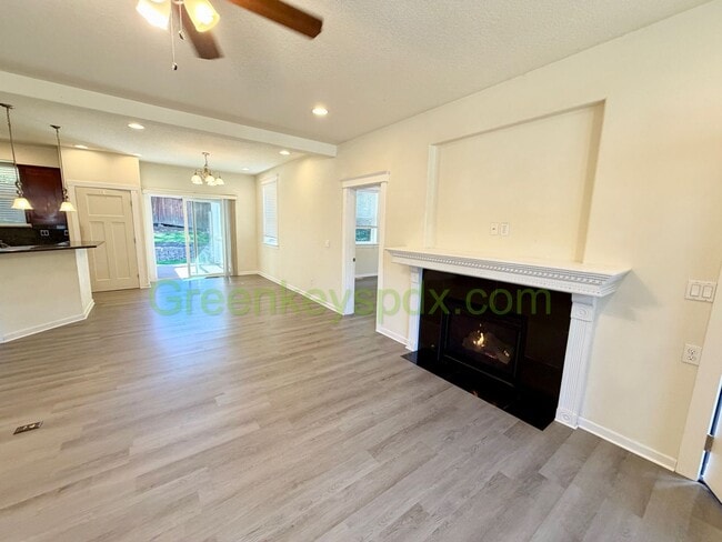 Photo - Gorgeous House in Upscale Neighborhood in Tigard, 5 Bedrooms plus Den/Office, 3.5 Bathrooms, Larg...